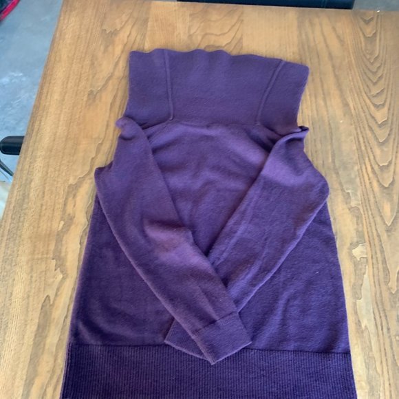 GAP off the shoulder sweater - Picture 5 of 5